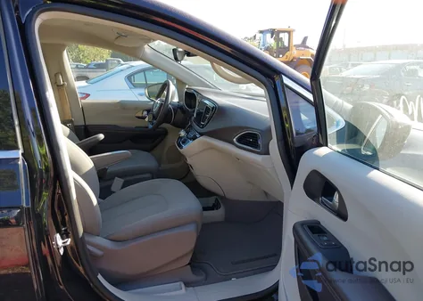 2017 Chrysler Pacifica Touring z USA, uszkodzony, nr VIN 2C4RC1DG5HR529201